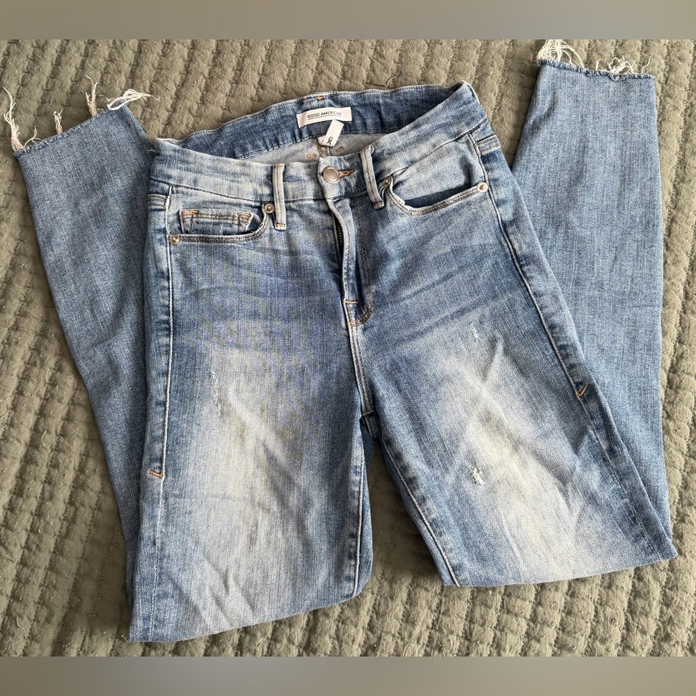 Good American Women's Straight Leg Light Blue Jeans